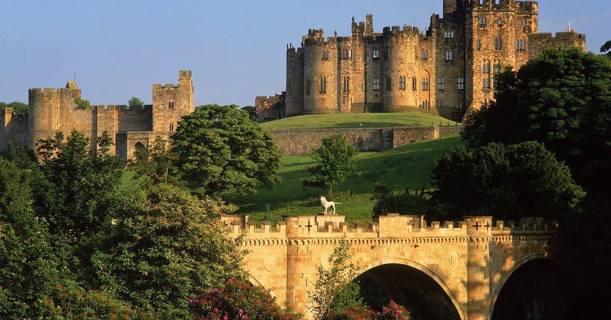 From Edinburgh: Viking Coast & Alnwick Castle Day Tour
