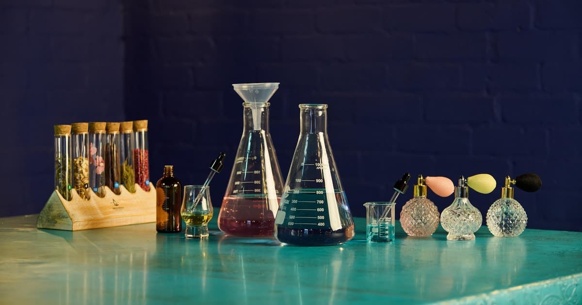 London: Make Your Own Gin Workshop with Take-home Bottle