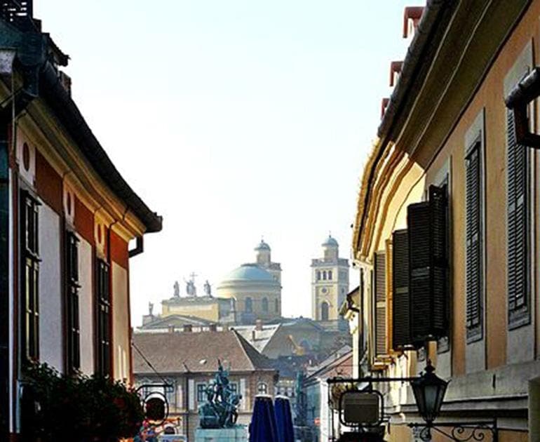 Eger, hogar de Bull's Bood, un tour privado con cata de vinos.