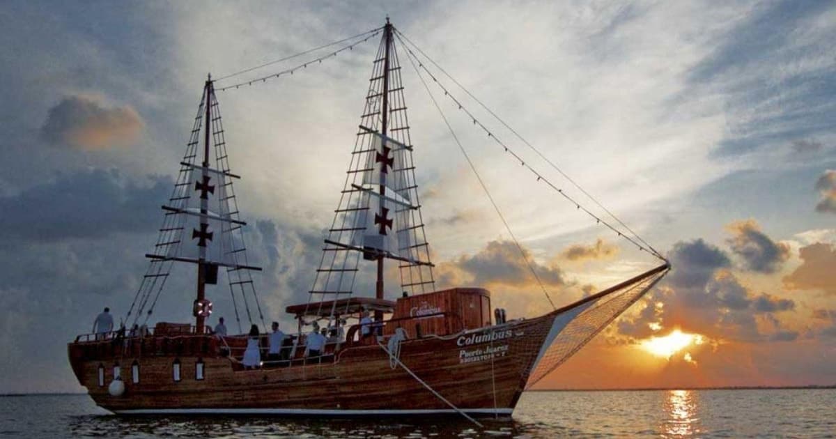 Cancún: experiencia de cena en el Columbus, múltiples opciones de menú
