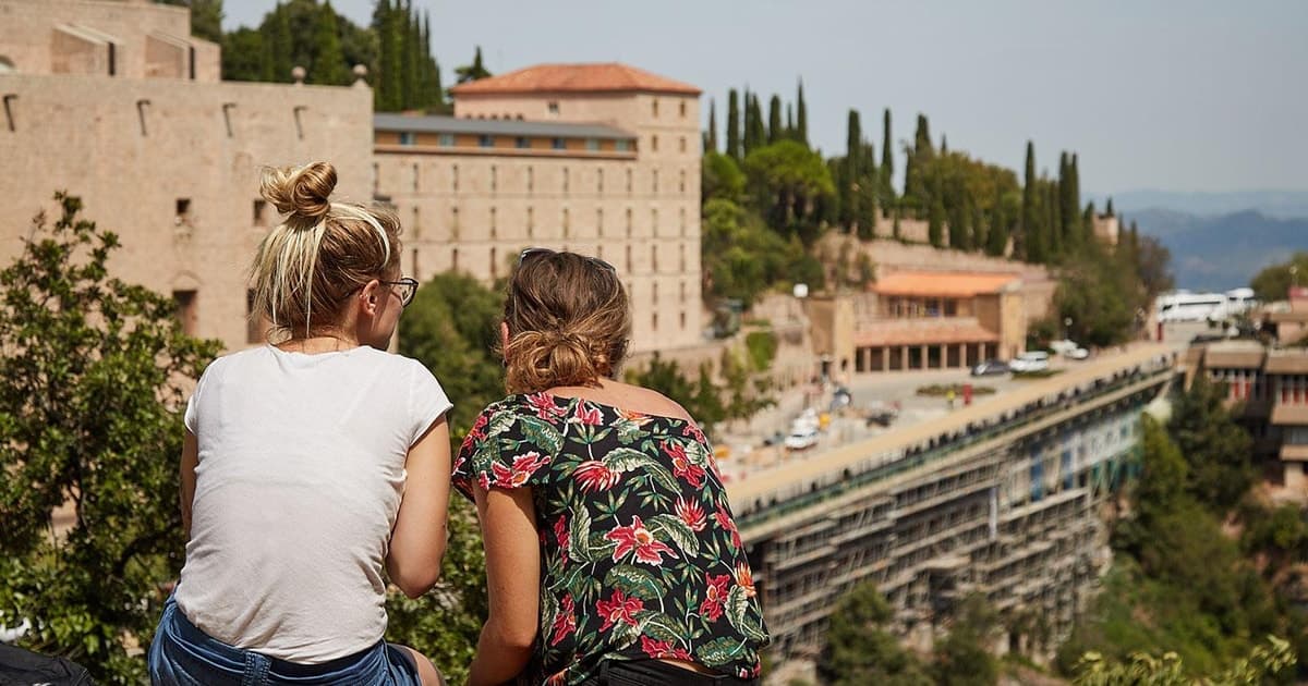 Desde Barcelona: Excursión de un día a Montserrat con entradas opcionales
