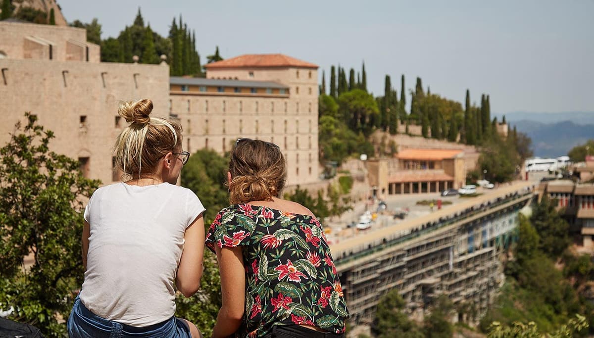 Desde Barcelona: Excursión de un día a Montserrat con entradas opcionales