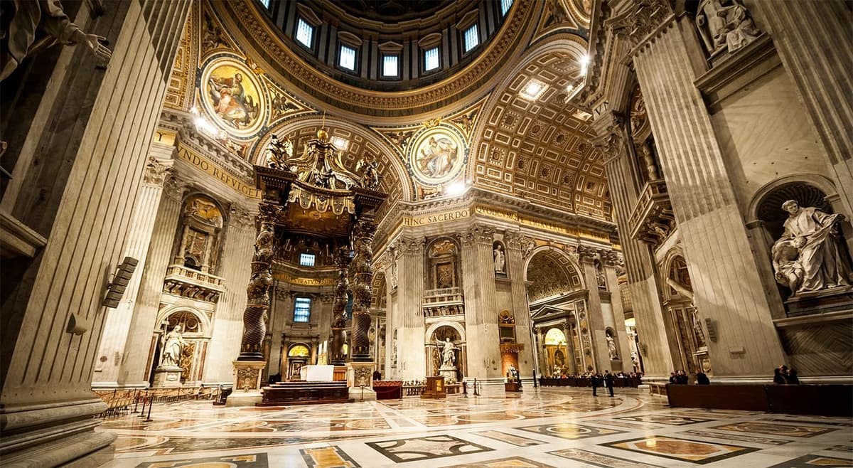 Tour guiado de la basílica de San Pedro + acceso a los subterráneos del Vaticano