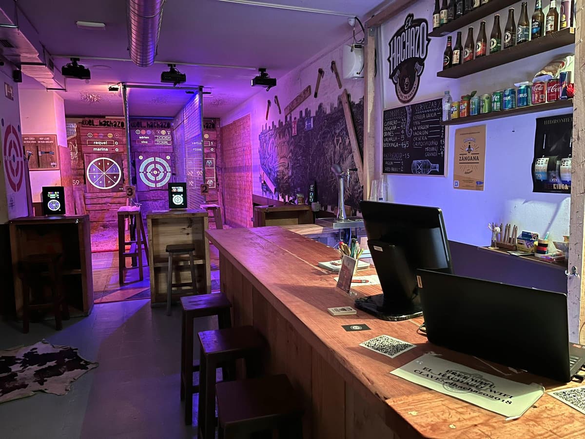 Madrid Atocha : Interactive Axe Throwing 1h