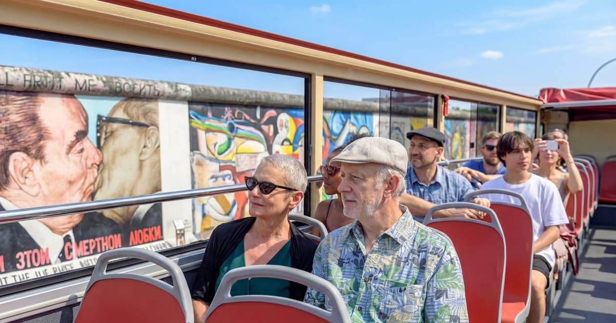 Berlín: tour en autobús descubierto por el Muro de Berlín con parada en el Memorial