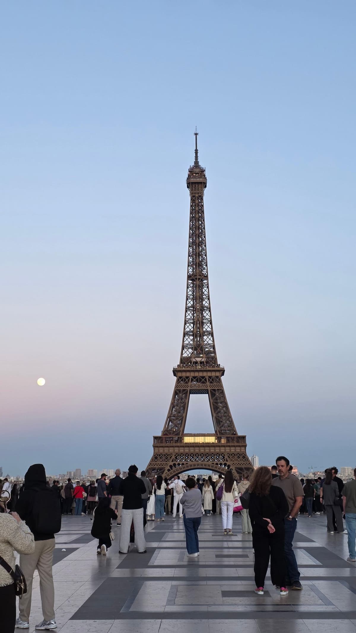 Paris: Eiffel Tower & Beyond: Food, Walks, and Paris Stories