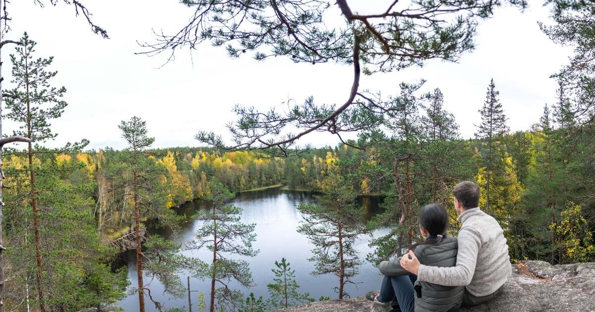 Helsinki: ruta de senderismo por el Parque Nacional de Nuuksio con almuerzo junto a una hoguera