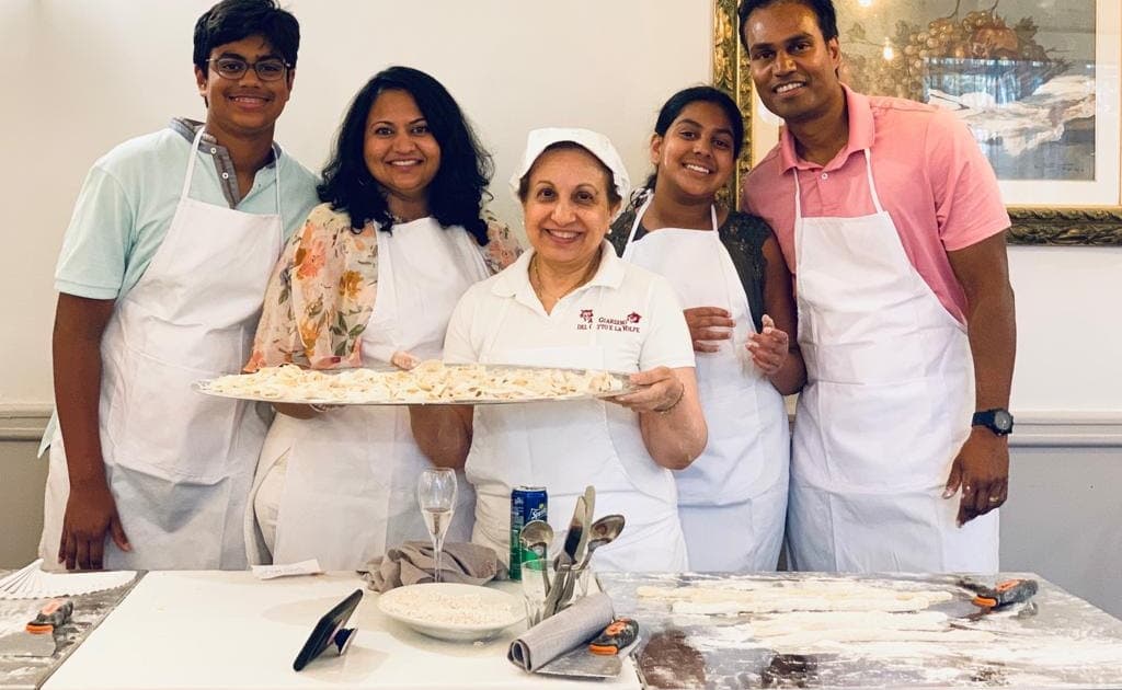Florence: Pasta & Tiramisu Cooking Class with Unlimited Wine