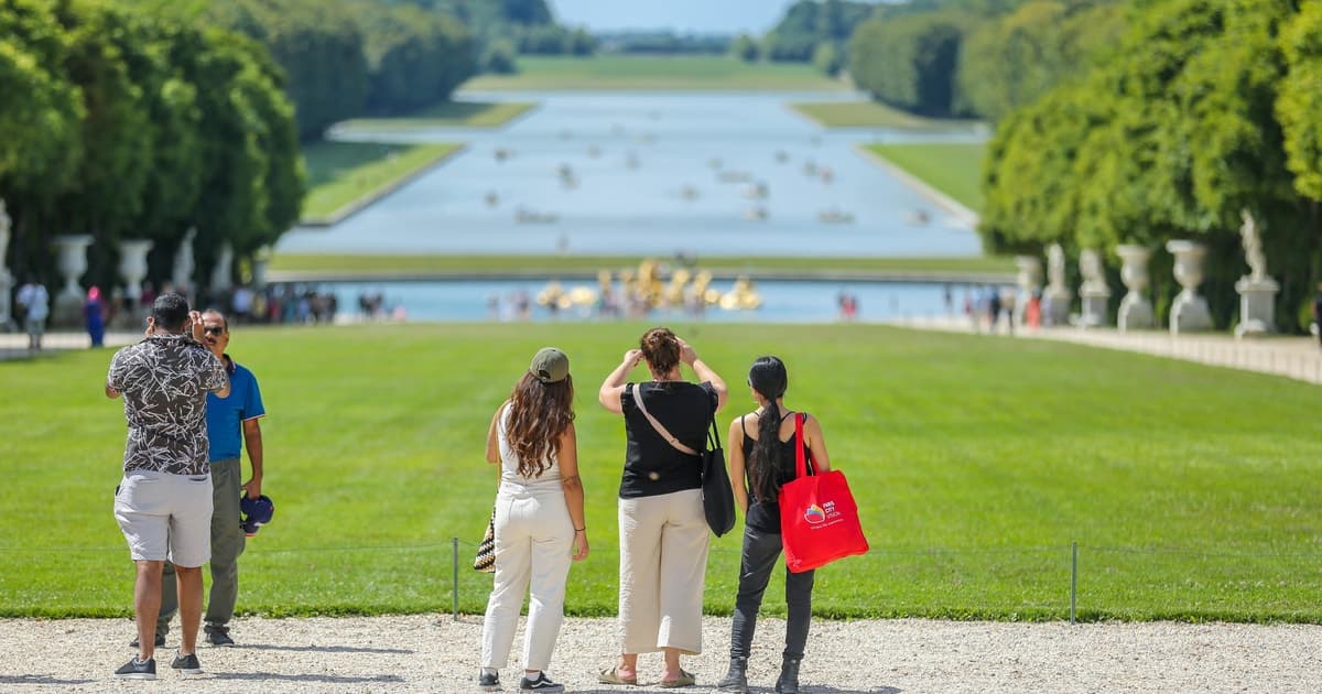 Desde París: Tour de día completo con guía por Versalles