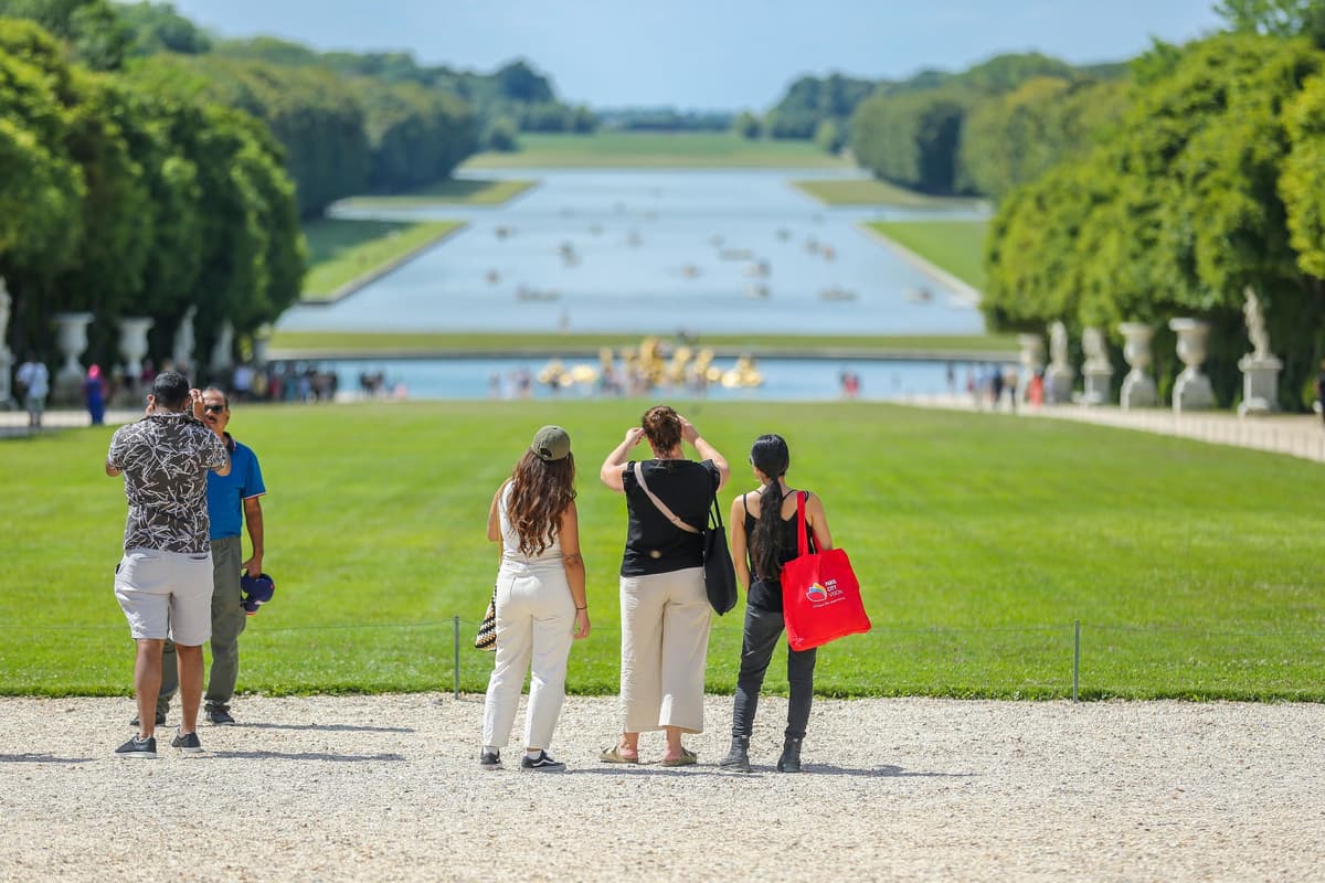 Desde París: Tour de día completo con guía por Versalles