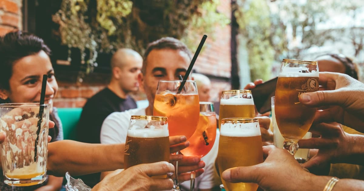 Valencia: tour gastronómico y vinícola por Ruzafa: tapas y bebidas locales