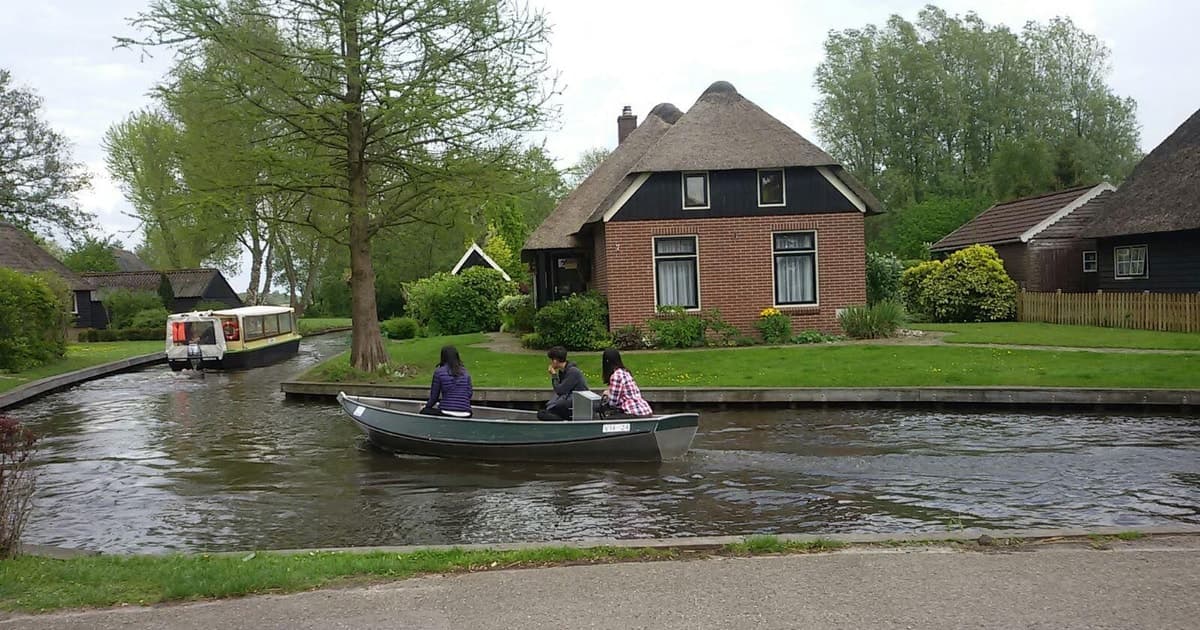 Amsterdam: Hanseatic Cities & Giethoorn half Day Trip