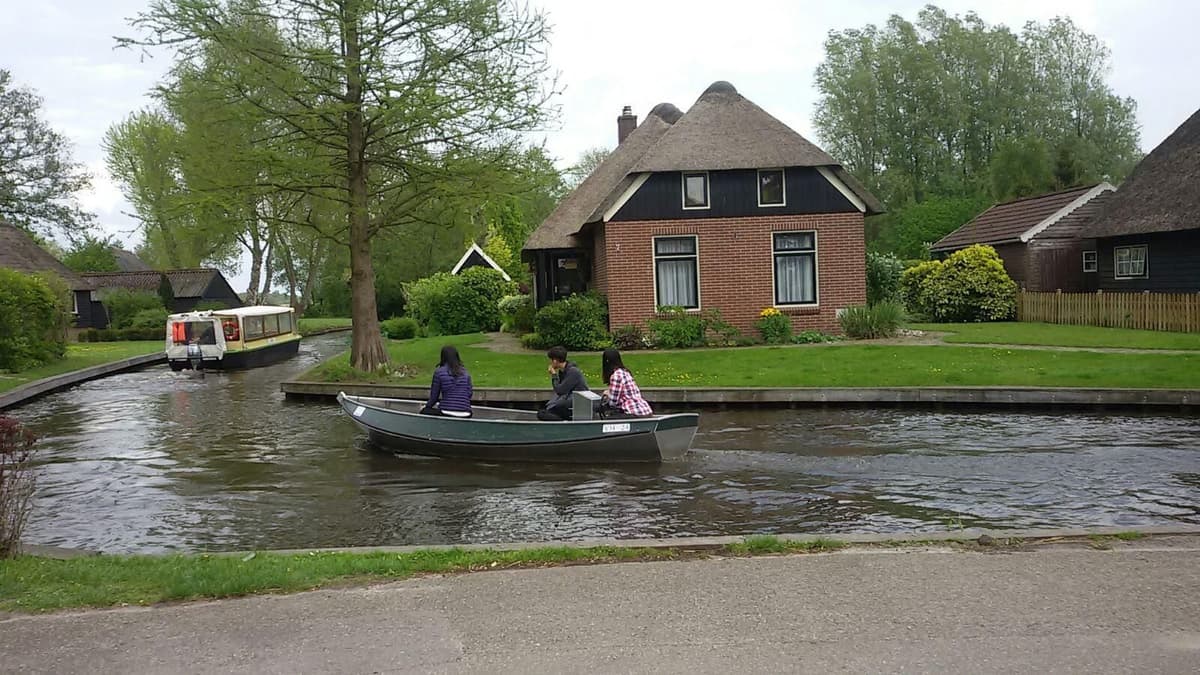 Amsterdam: Hanseatic Cities & Giethoorn half Day Trip
