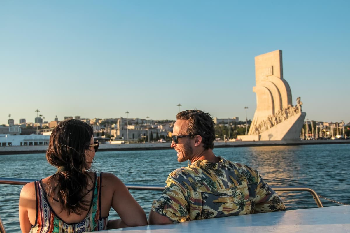 Lisbon: Cruise to the Beach with BBQ, Open Bar and Music