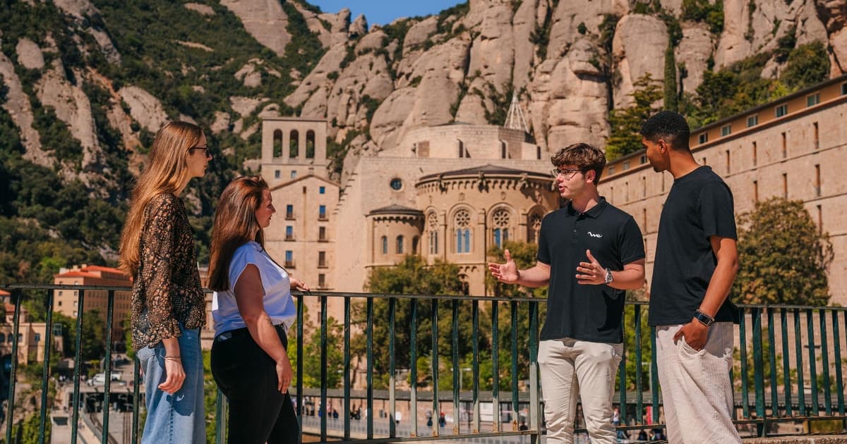 Desde Barcelona: excursión guiada de 1 día a Montserrat y Girona