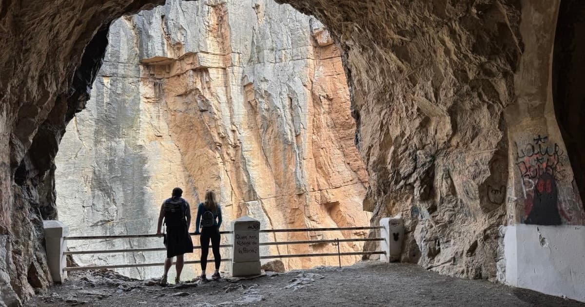 Valencia: tour épico por Montanejos con senderismo, baño y cascadas