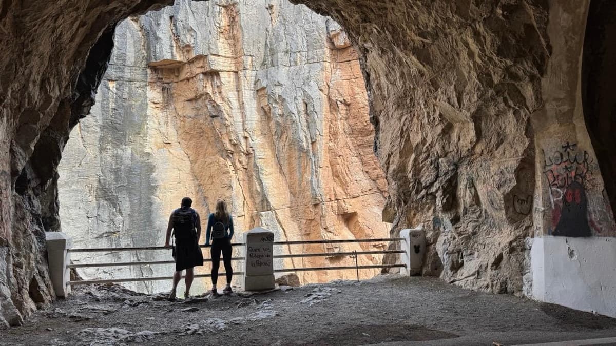 Valencia: tour épico por Montanejos con senderismo, baño y cascadas