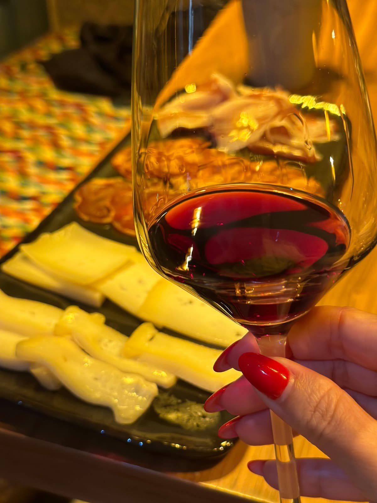 Porto: Food Walking Tour with Tastings and Wine