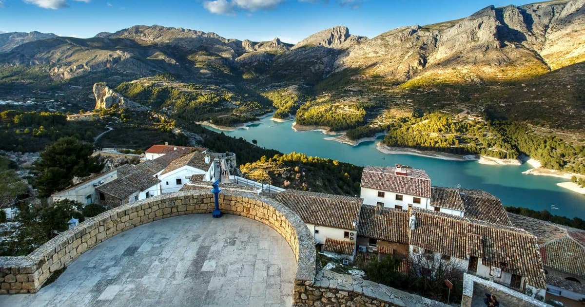 From Alicante: Guadalest, Altea & ticket in Algar Waterfalls