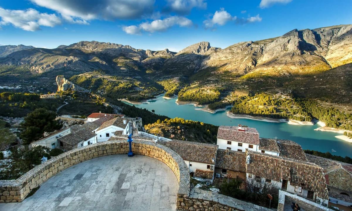 From Alicante: Guadalest, Altea & ticket in Algar Waterfalls