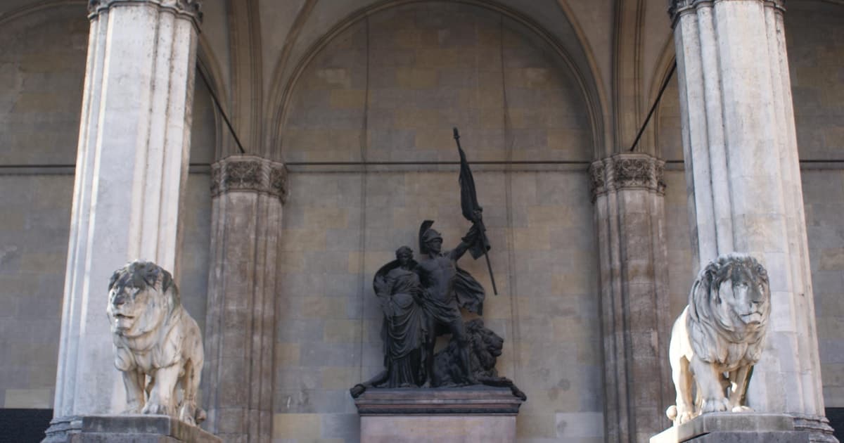 Munich and Nazi History Combination Day Tour Small Group