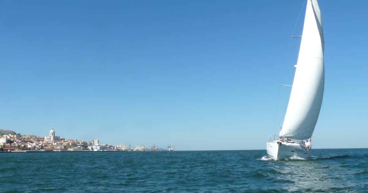Lisbon 2-Hour Tagus River Sailing Cruise