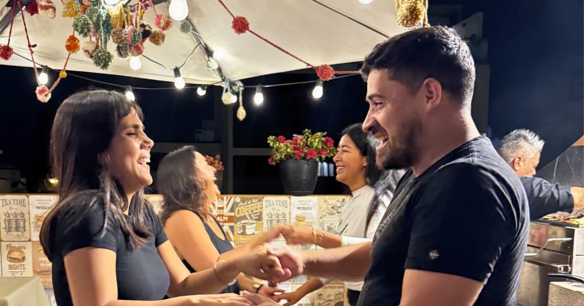 Lima: Pisco Sour, Clase de Salsa y Anticuchos en Casa Local