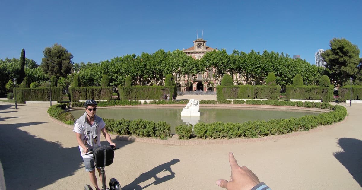 Experiencia Gaudí: tour en Segway por sus obras emblemáticas
