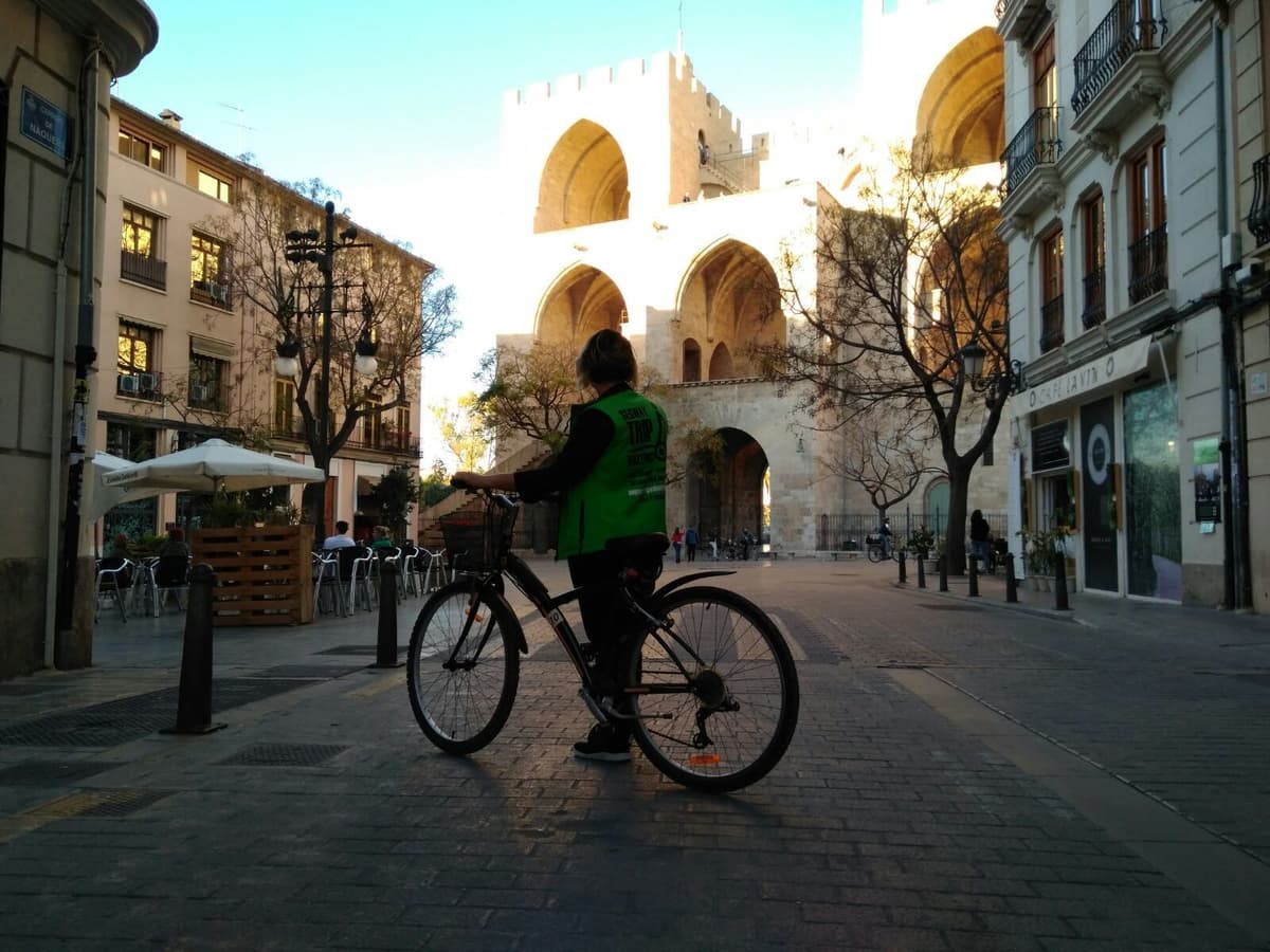 Tour Especial Valencia Segway + Alquiler de Bicicletas todo el día incluido