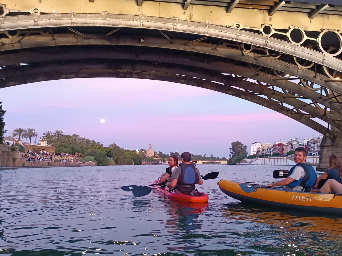 Sunset Kayak: Historic Seville, Triana and La Cartuja