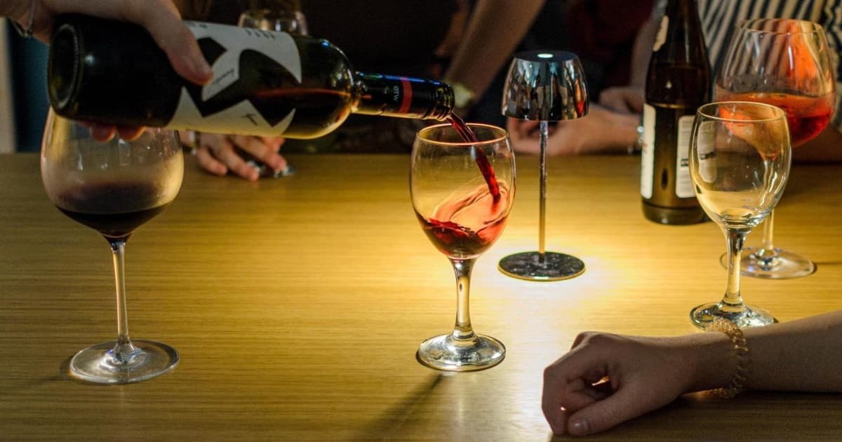 Viena: Cata de vino con tabla de embutidos en Drei Bögen