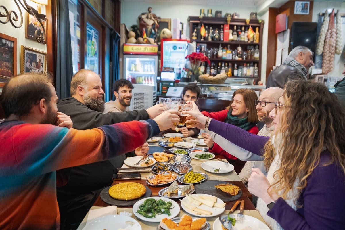 Madrid: 2-Hour Express Food Tour with Iconic Tapas and Wine