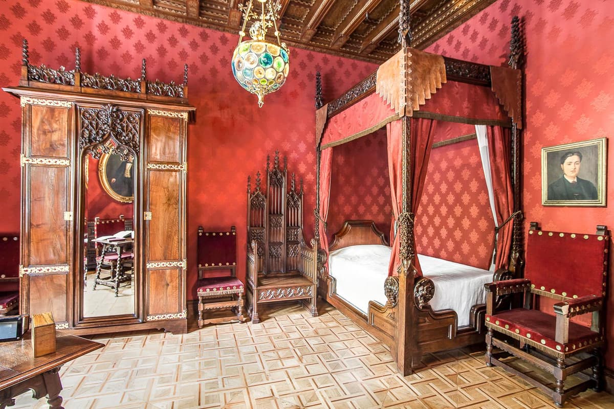 Barcelona: Casa Amatller Guided Visit with Chocolate Gift
