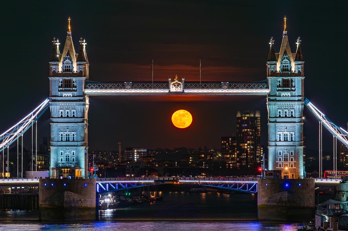 London: Night Photography Walking Tour