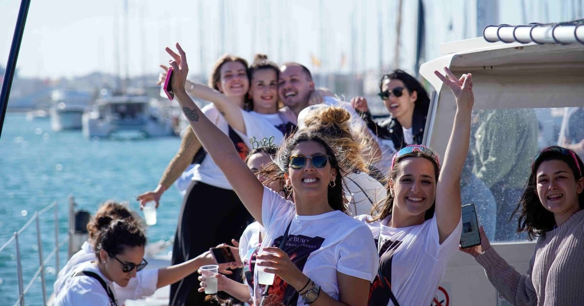 Valencia: Catamarán Party Boat con almuerzo