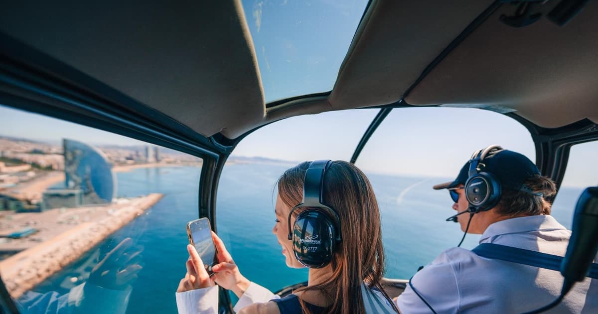 Barcelona: Helicopter, Boat Ride & Old Town Small-Group Tour