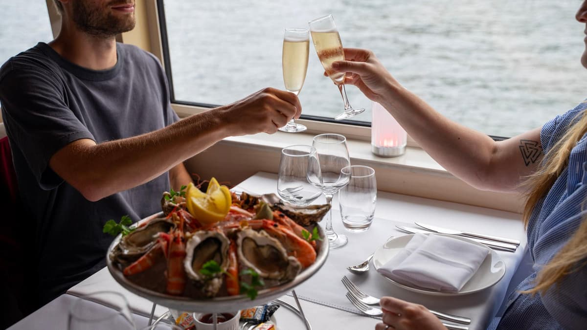 París : Almuerzo crucero por el Sena desde la Torre Eiffel