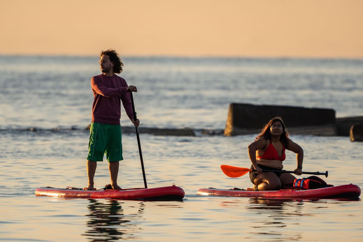 Barcelona: Alquiler de paddle surf en la playa de la Barceloneta (75 min)