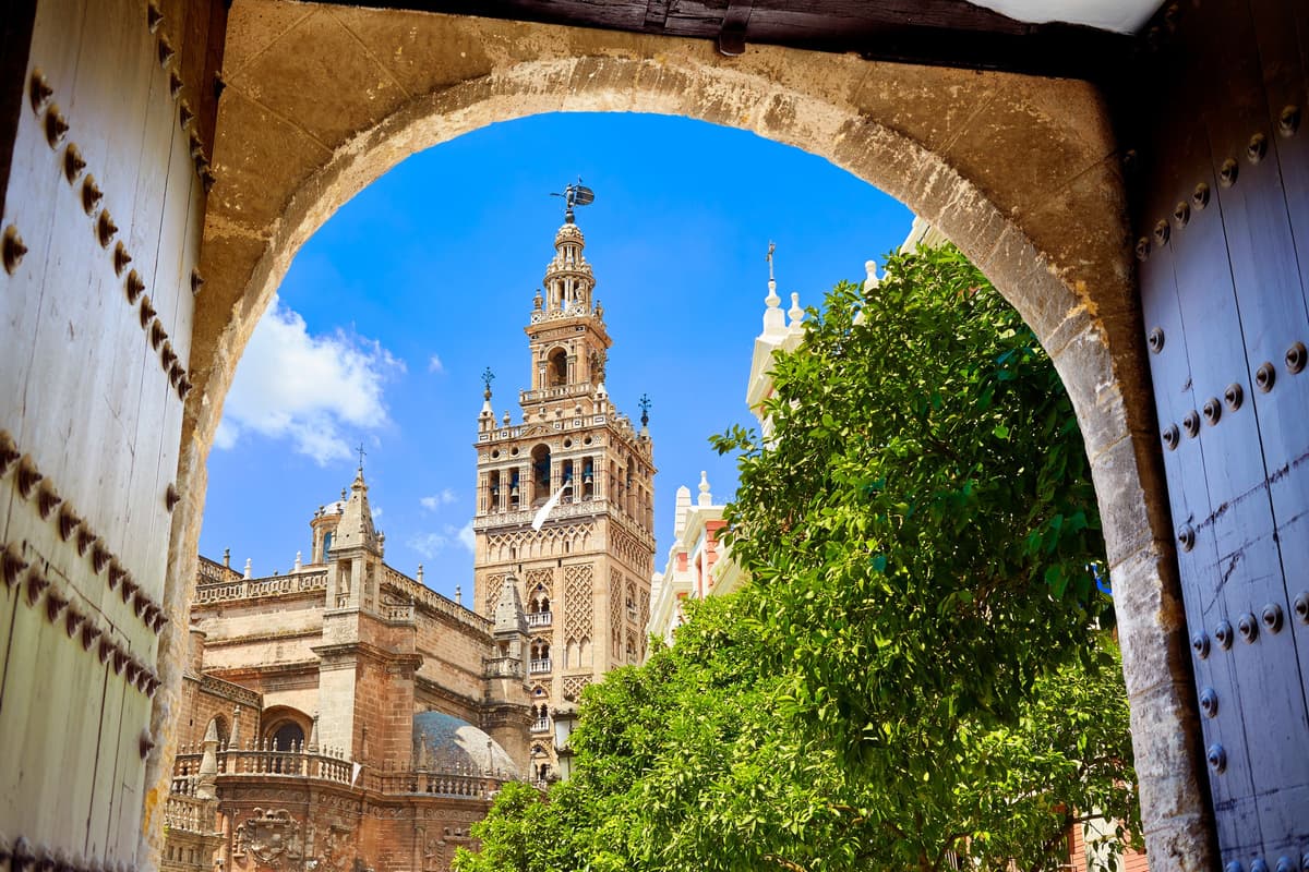 Sevilla: Catedral, Giralda y Alcázar Tour guiado