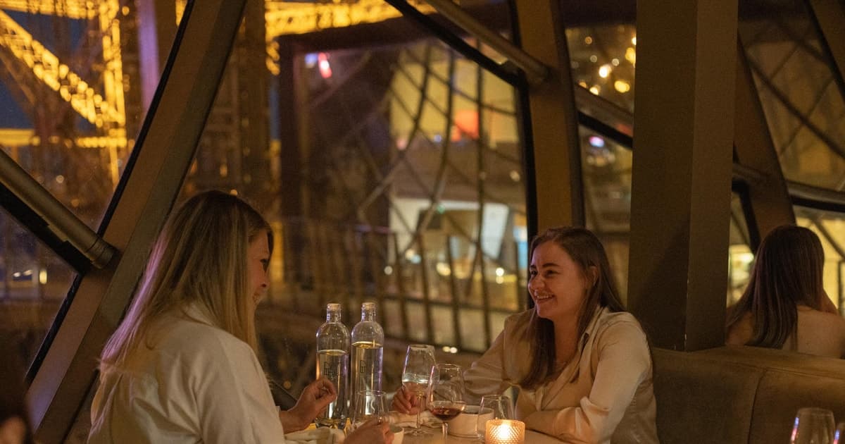 Paris: Sophisticated dining with Drinks at the Eiffel Tower