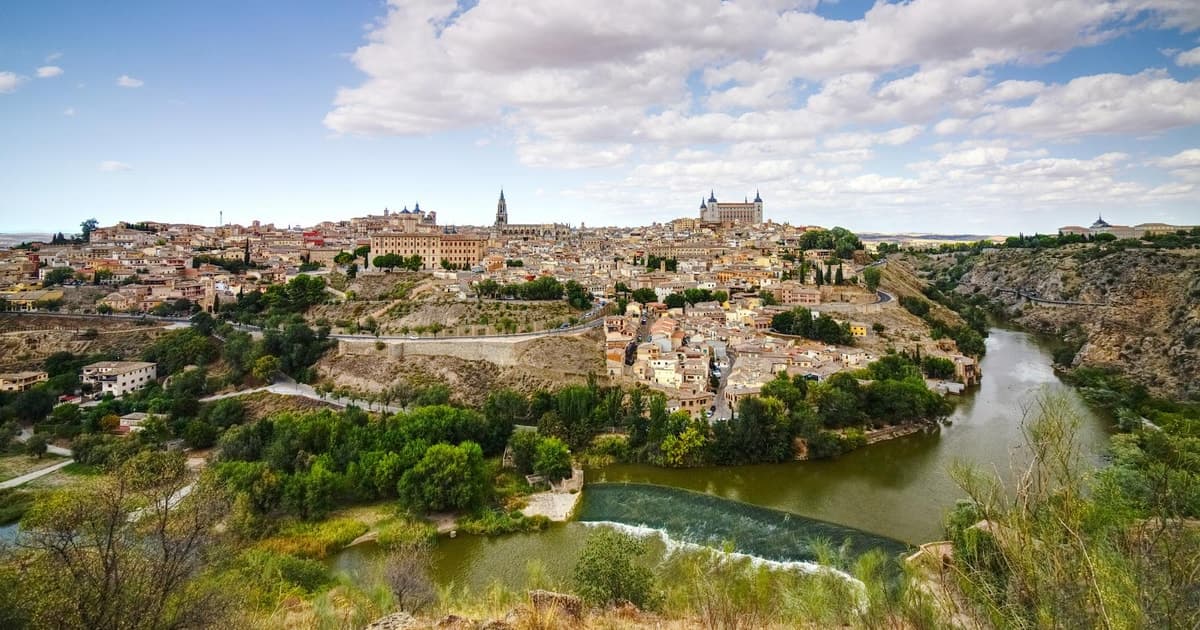 Desde Madrid: Excursión de un día con guía a Toledo y Segovia