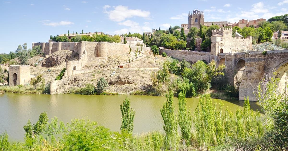 Desde Madrid: Excursión de un día a Toledo con entrada a la Catedral