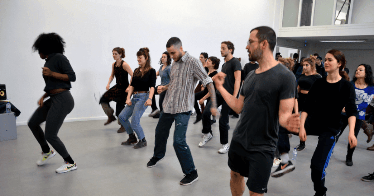 Barcelona: clase privada de salsa para tu grupo