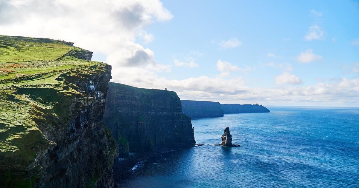 Rail Tour: The Cliffs of Moher & Bunratty Castle Tour