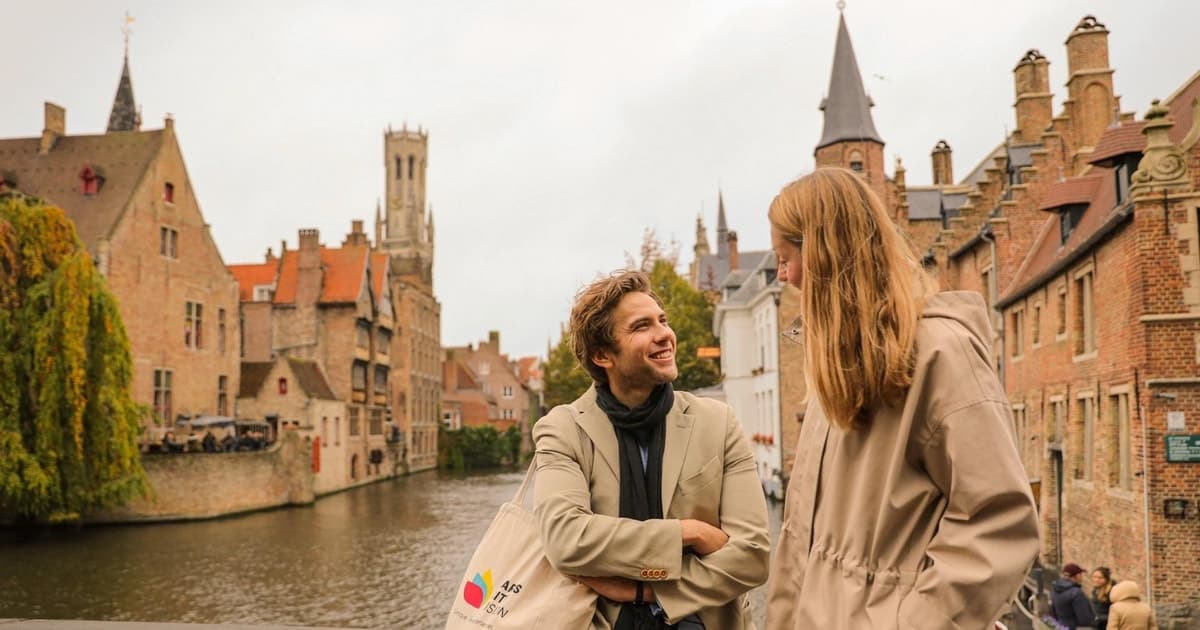 Desde París: Excursión de un día a Brujas con Crucero Estacional Opcional