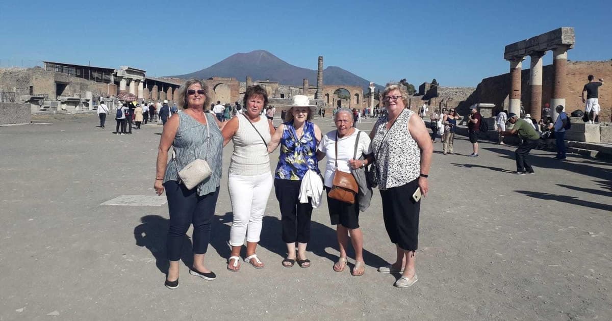 Desde Roma: Ruinas de Pompeya y Monte Vesubio con almuerzo y vino
