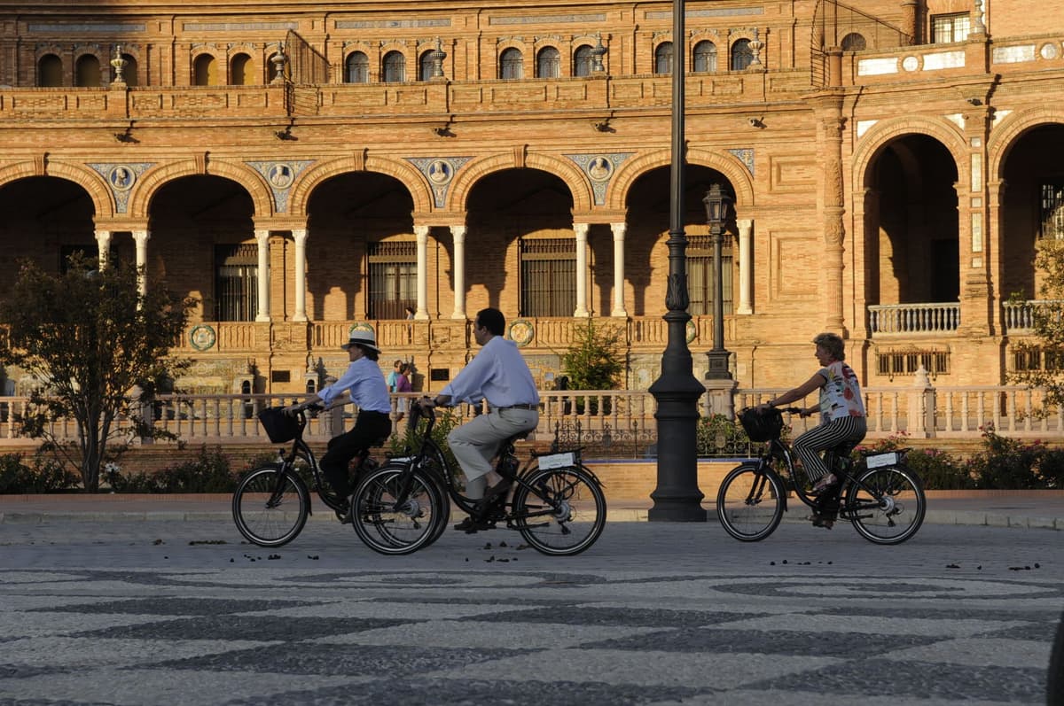 Seville: Electric Bike Tour in Small Group
