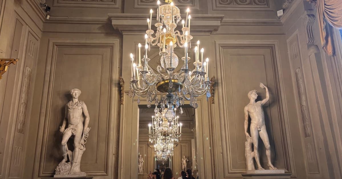 Florence: Uffizi, Vasari Corridor & Pitti + optional Tours