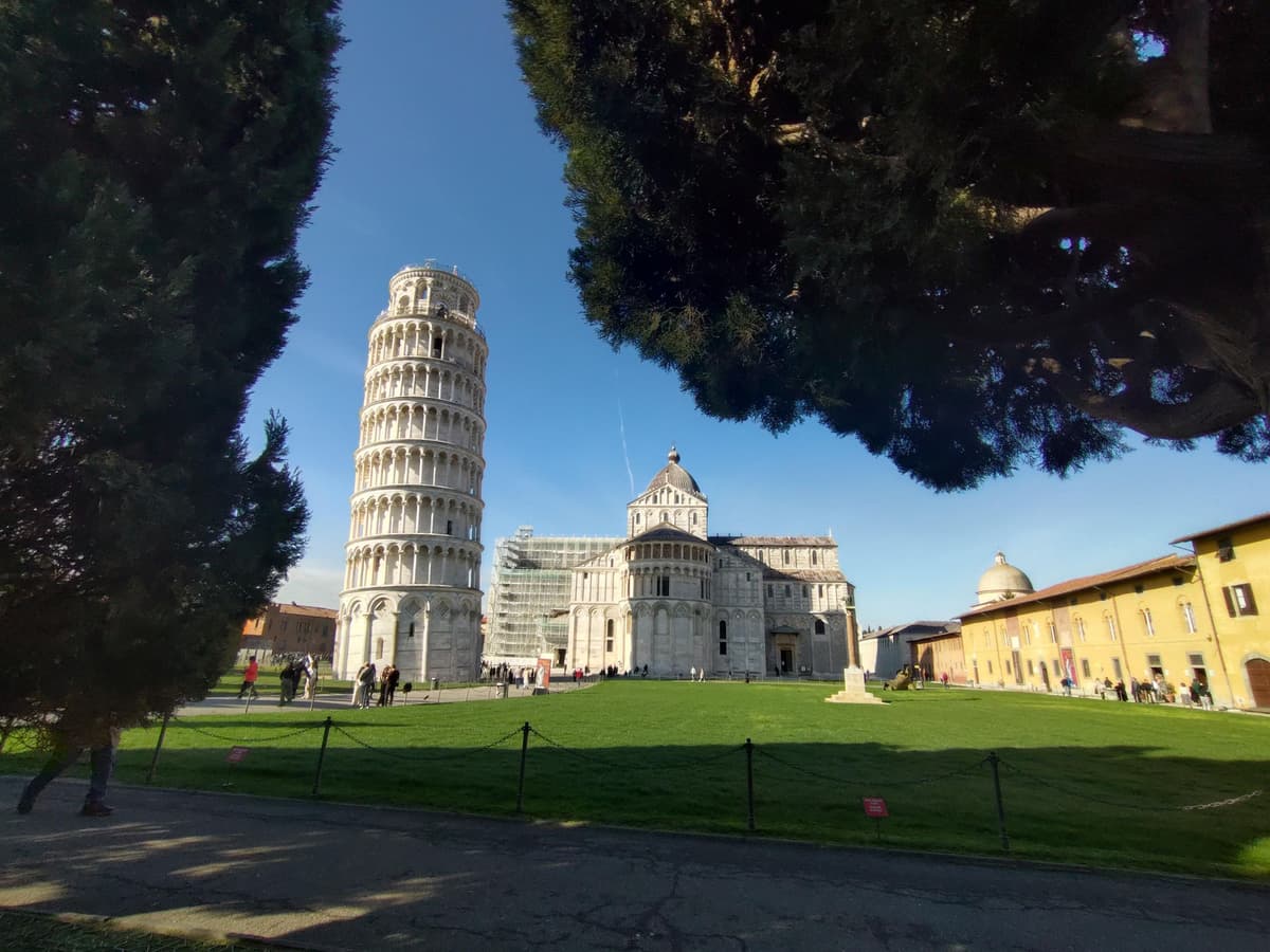 Pisa: visita guiada a la catedral, entradas a la torre y cata de vino