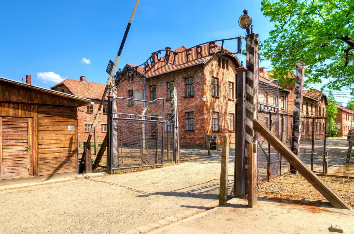 Cracovia: Auschwitz Tour guiado con servicio de recogida del hotel opcional